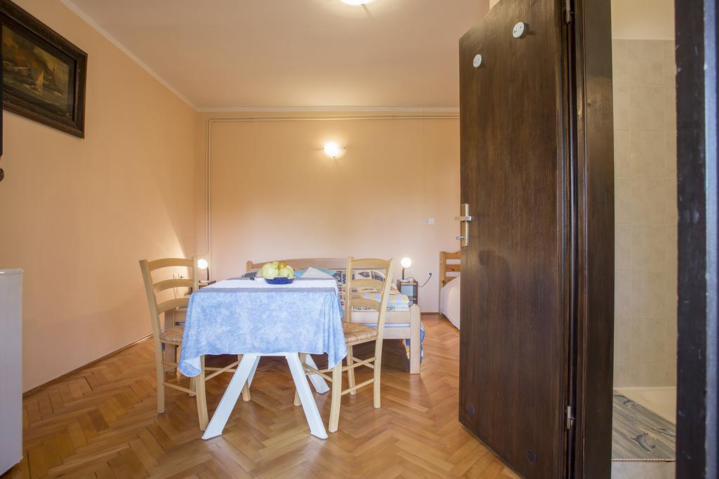 Guest House Nada 392 Pula Ngoại thất bức ảnh